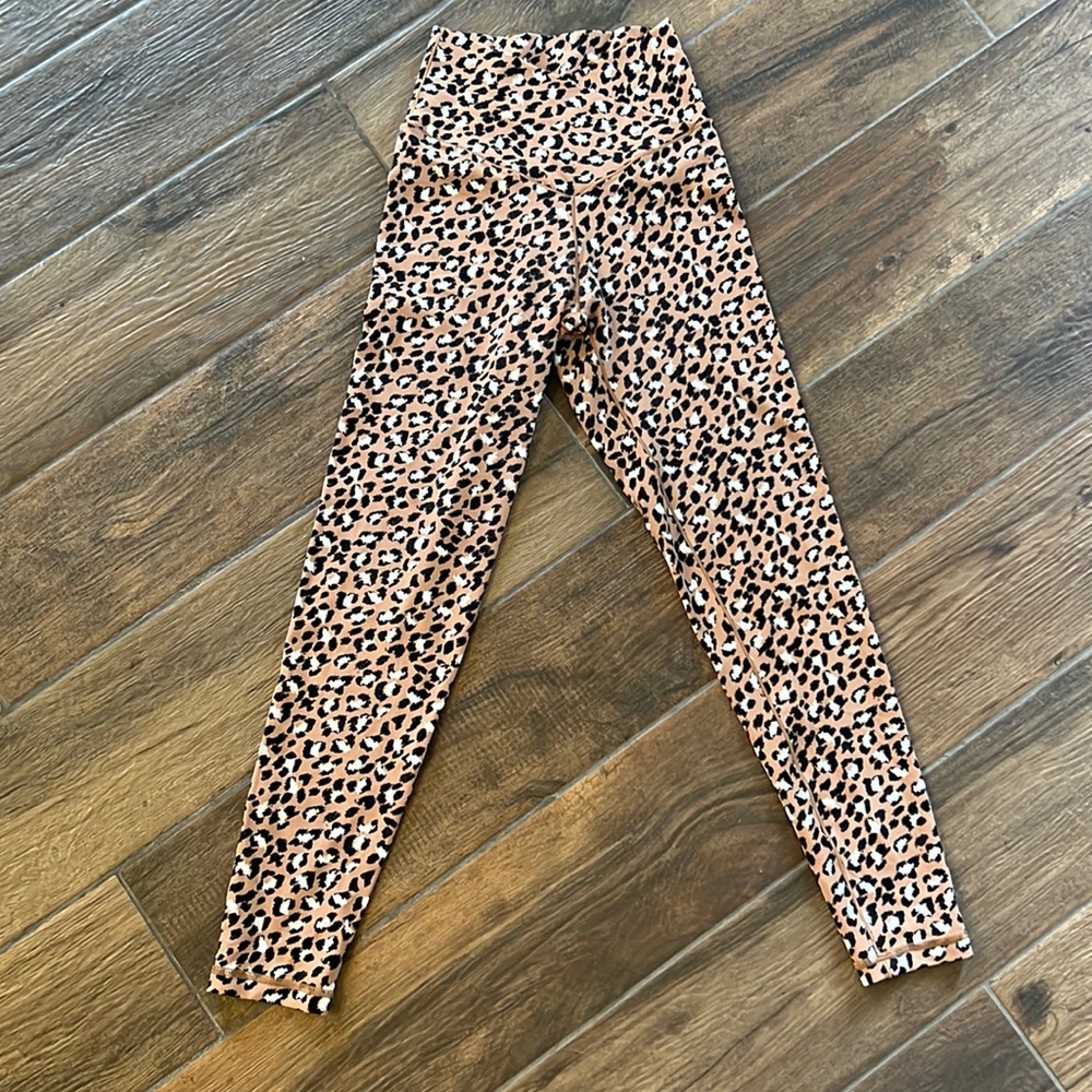 Real Me crossover leggings aerie size small. Hard to fine. Good condition